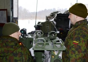Su raketine sistema „Stinger“ susipažįsta Oro gynybos bataliono naujokai - 2