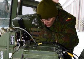 Su raketine sistema „Stinger“ susipažįsta Oro gynybos bataliono naujokai - 4
