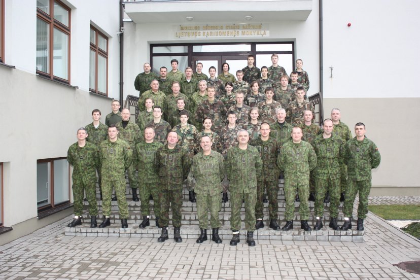 Lietuvos kariuomenės mokykloje – Lietuvos mokyklų mokytojai baigė jaunųjų šaulių būrelio vadovo...
