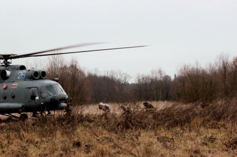 Specialiųjų operacijų pajėgų kariai pasidalino karinės paramos ir mokymo patirtimi su kolegomis...