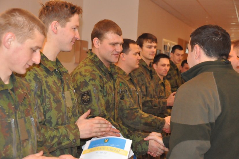 Pirmą žvalgų savanorių kursą sėkmingai baigė septyni kariai 