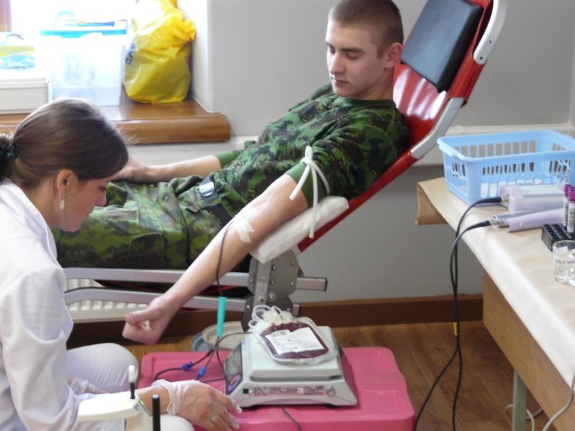 Inžinerijos bataliono kariai dalyvavo kraujo donorystės akcijoje „Aš galiu išgelbėti gyvybę