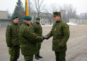 Bazinį kario savanorio įgūdžių kursą baigė 73 kariai savanoriai - 2
