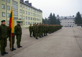 Bazinį kario savanorio įgūdžių kursą baigė 73 kariai savanoriai - 3