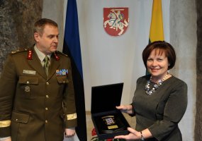 Ministrė ir kariuomenės vadas susitiko su pirmojo vizito į Lietuvą atvykusiu Estijos kariuomenės... - 2