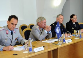 Lietuvoje lankosi NATO tarptautinio karinio štabo generalinis direktorius - 4