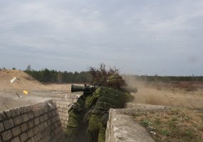 Birutės bataliono kariai Pabradės poligone vykdė kovinio šaudymo pratybas - 2