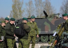 Sausumos pajėgų vadovybės kariai lankėsi pavaldžiose vienetuose Panevėžyje, Šiauliuose ir Klaipėdoje - 1