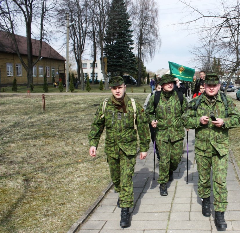 Lietuvos kariuomenės mokyklos kariai pėsčiųjų žygyje pagerbė Kęstučio apygardos partizanus
