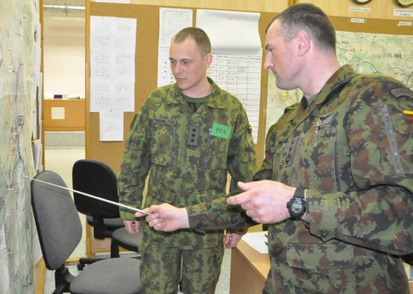 Pratybose „Pavasaris 2012“  krašto apsaugos savanoriai mokėsi miestų  gynybos