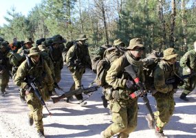 Tik geriausių rezultatų pasiekusiems Lietuvos kariuomenės žvalgams suteikiama teisė nešioti... - 2