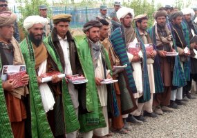 25 insurgents grounded arms in Chaghcharan - 3