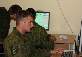 Pratybose „Voratinklis-2012“ žvalgybos padalinių vadai planuoja ir vykdo žvalgybines užduotis  - 6