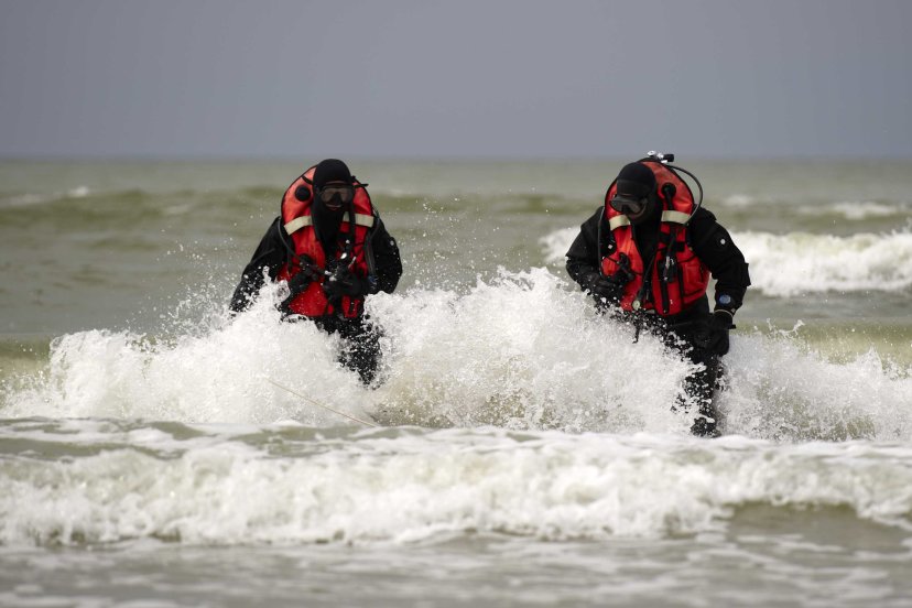 Lithuanian and Dutch combat divers ready Baltic coastline for debarkation operation 