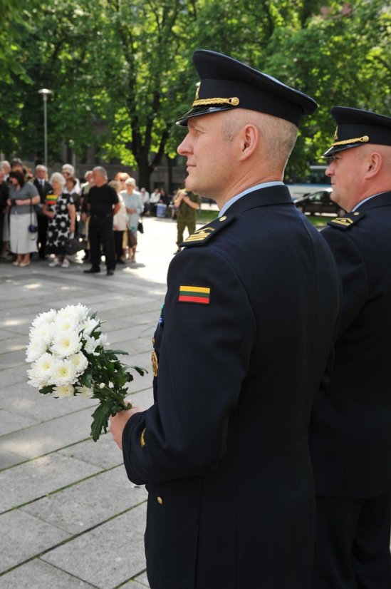 Lietuvos kariuomenės Kauno įgulos kariai pagerbė tremtinių ir pasipriešinimo aukų atminimą