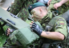 Karaliaus Mindaugo bataliono kariai kartu su miestelėnais dalyvavo Valstybės dienos renginiuose  - 2