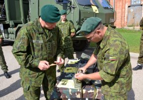 Inžinerijos batalione lankėsi Sausumos pajėgų vadas  - 2