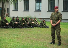 Krašto apsaugos savanorių pajėgų vadas aplankė kursuose dalyvaujančius karius savanorius  - 4