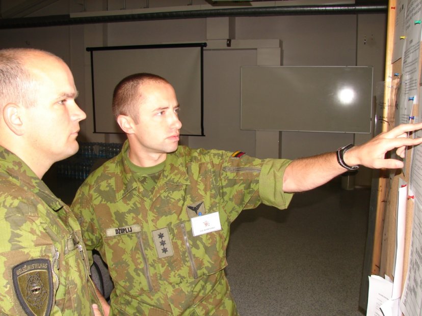 Taikos meto užduočių Operacinių pajėgų kariai treniravosi vykdyti gynybines operacijas 