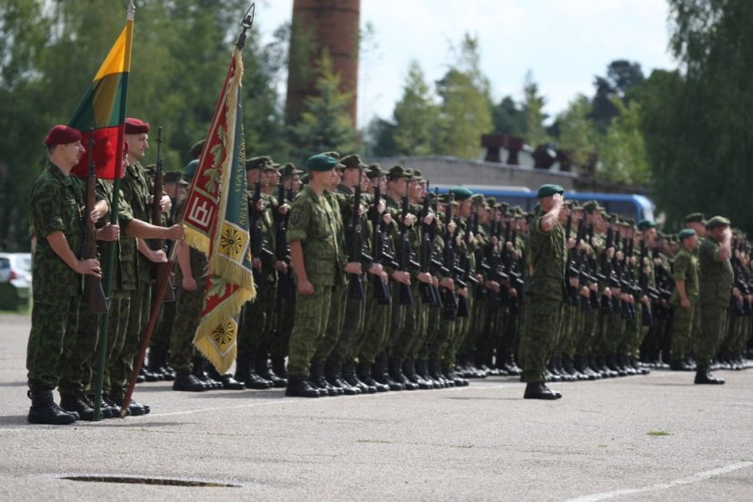       96 kariai savanoriai iškilmingai prisiekė Lietuvos Respublikai