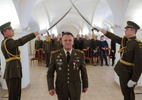 Sausumos pajėgų štabo viršininko pareigas eiti paskirtas plk. V. Malinionis - 5