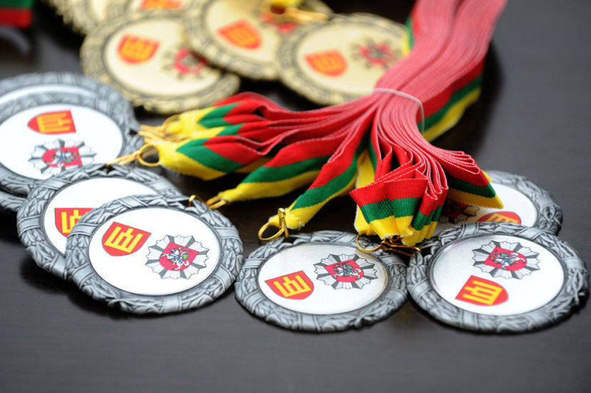 Kariai ir policininkai rungėsi sporto aikštynuose 