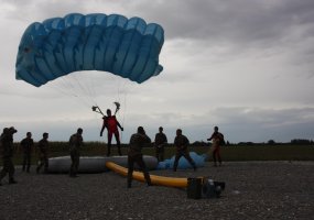 Lietuvos kariuomenės parašiutininkai iš Prancūzijos grįžo su medaliais  - 4
