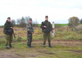 Kariai savanoriai ir pasieniečiai treniravosi kartu saugoti valstybės sieną - 1