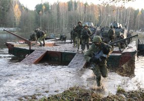 Beveik tūkstantis karių vykdė tariamą puolimo operaciją Jonavoje - 4