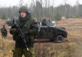 Kariai pratybose treniruojasi vykdyti strateginio objekto apsaugą - 1