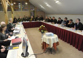 Baltijos šalių kariuomenių vadai aptarė galimybes iki 2016 m. generuoti bendrą vienetą budėti... - 1