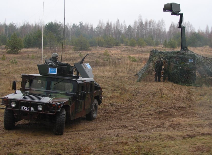 Kariai pratybose treniruojasi vykdyti strateginio objekto apsaugą