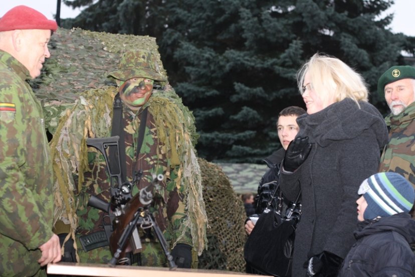 Panevėžio įgulos kariai Lietuvos kariuomenės dieną šventė kartu su miestelėnais