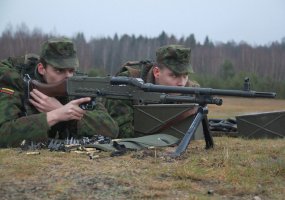Kariai savanoriai dalyvavo lengvojo kulkosvaidžio kurse - 2