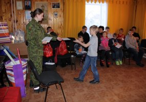 Logistikos valdybos kariai į vaikų globos namus įnešė šventinės šilumos - 2