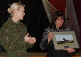 Aviacijos bazės kariai į Afganistaną skraidins mokinių surinktą labdarą - 6