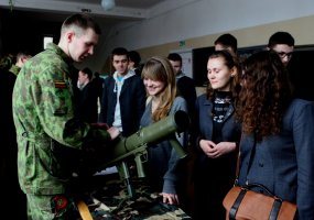 Krašto apsaugos savanorių pajėgų vadas Pasvalio moksleivius skatino pasirinkti tinkamą gyvenimo... - 1