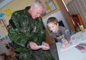 Danų ir lietuvių kariai lankėsi Šiaulių kūdikių namuose  - 2
