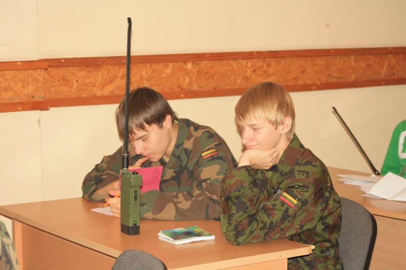 Jaunieji šauliai žiemos atostogų metu stovyklauja Karaliaus Mindaugo batalione