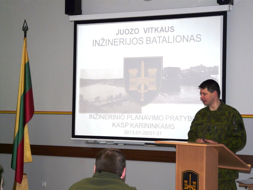 Krašto apsaugos savanorių pajėgų karininkai mokėsi planuoti inžinerines kliūtis