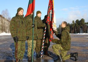 Šimtas karių Mokomajame pulke prisiekė Lietuvos Respublikai  - 1
