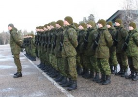 Šimtas karių Mokomajame pulke prisiekė Lietuvos Respublikai  - 2