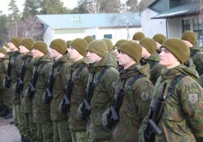 Šimtas karių Mokomajame pulke prisiekė Lietuvos Respublikai  - 3