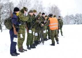 Pabradėje kariai liejo prakaitą kariuomenės biatlono čempionate - 2
