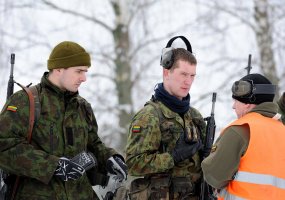 Pabradėje kariai liejo prakaitą kariuomenės biatlono čempionate - 3