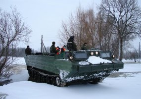 Kariai tęsia pagalbą nuo potvynio nukentėjusiems gyventojams - 2