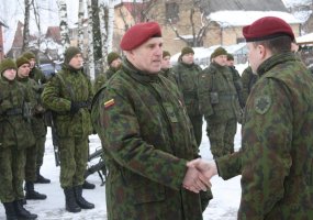 Už 22 metų kario savanorio tarnybą nuoširdi kolegų padėka, medalis srž. Kęstučiui Krasauskui - 4