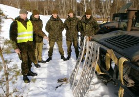 Saugaus vairavimo ekstremaliomis sąlygomis kurse vairavimo įgūdžius lavino PAG-17 vairuotojai - 1