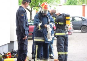 Karinių jūrų pajėgų laivo N42 „Jotvingis“ įgulos nariai dalyvavo gaisro gesinimo mokymuose - 3