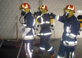 Karinių jūrų pajėgų laivo N42 „Jotvingis“ įgulos nariai dalyvavo gaisro gesinimo mokymuose - 4